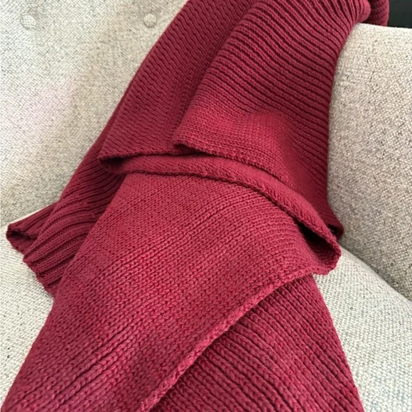 Crate & Barrel Sweater Knit Garnet Throw Blanket — 70”x55” NWOT